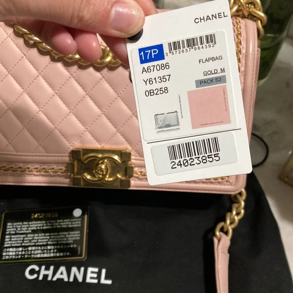 Chanel pink medium boy bag- matte gold chain - Picture 5 of 17